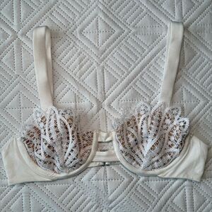 Blue Life Lotus White Lace Underwire Bikini Top Size Small